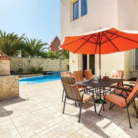 Sleeps 10 Air Con Wifi Villa Chayofa