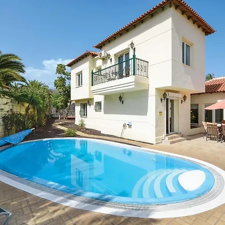 Sleeps 10 Air Con Wifi