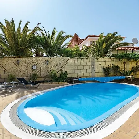 Sleeps 10 Air Con Wifi Chayofa